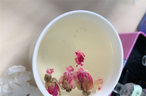 玫瑰花茶跟月季花茶的区别,玫瑰花茶贵还是月季花茶